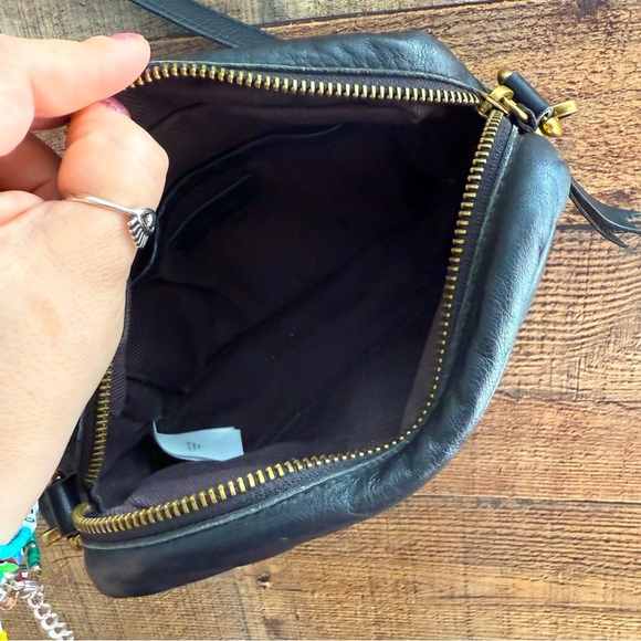 Madewell The Transport Leather Camera Bag: Puffy Edition - Picture 9 of 10